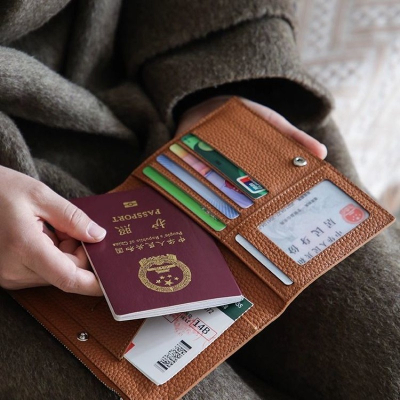 Custodia per passaporto in pel - Card Top Loader recensione e prezzo